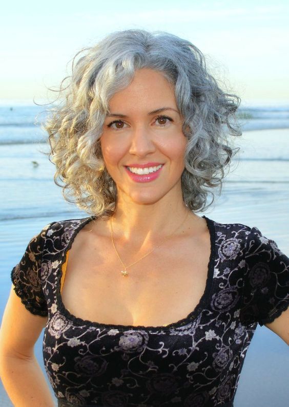 Medium curly hairstyles for women