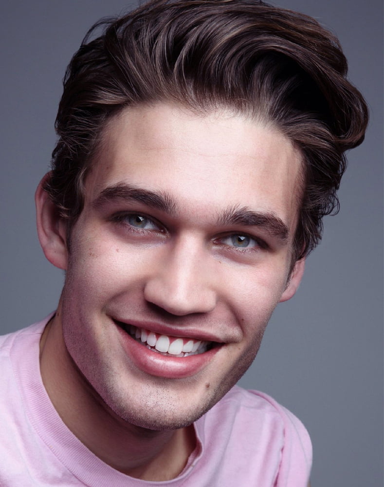 Short Hairstyles for men with oval faces 2017