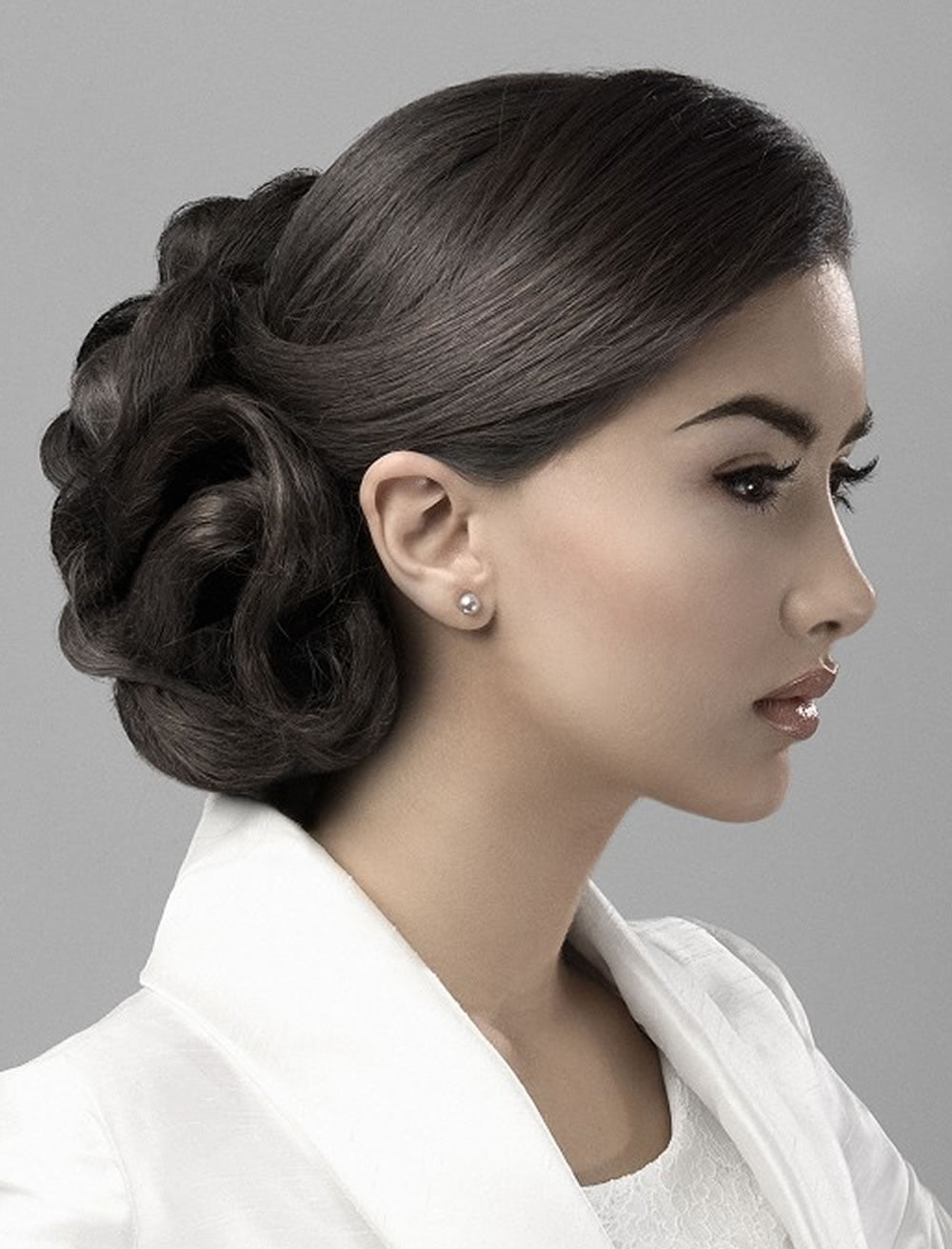 32 Perfect Updo Hairstyles for Prom 2020-2021 | Round ...