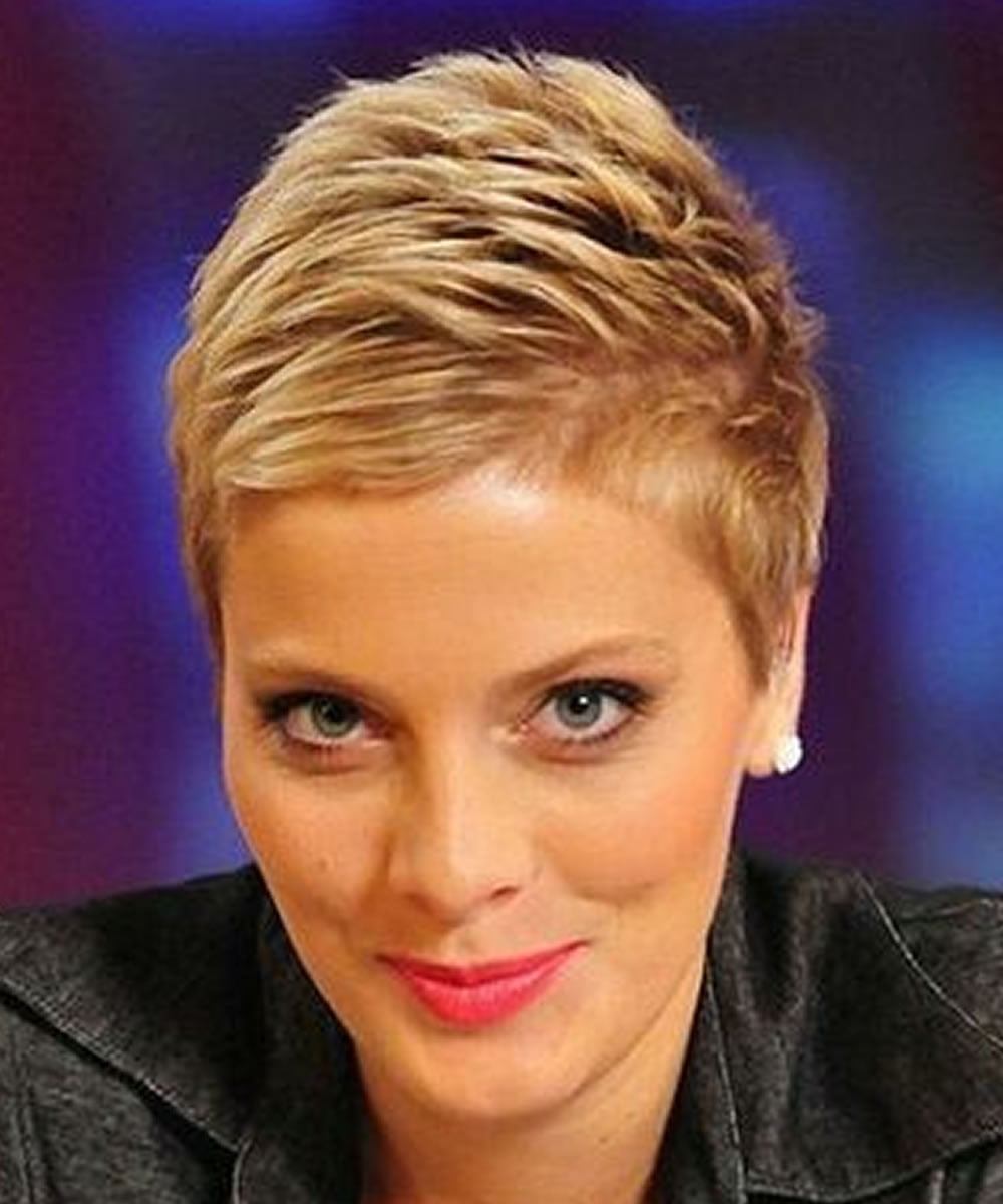 45 Short Hairstyles For Older Women Over 50 - Reverasite