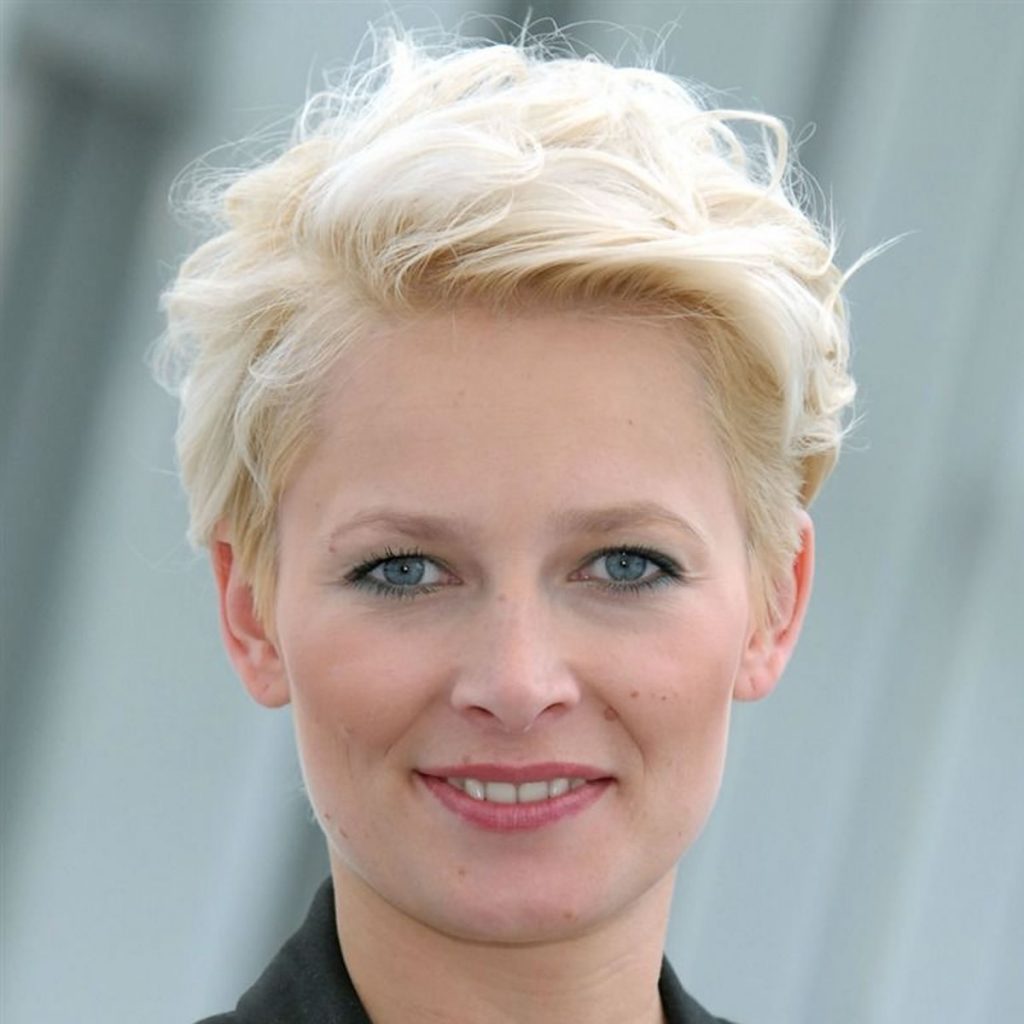 30 Best Asymmetric Short Haircuts for Women of All Time Page 4 of 4