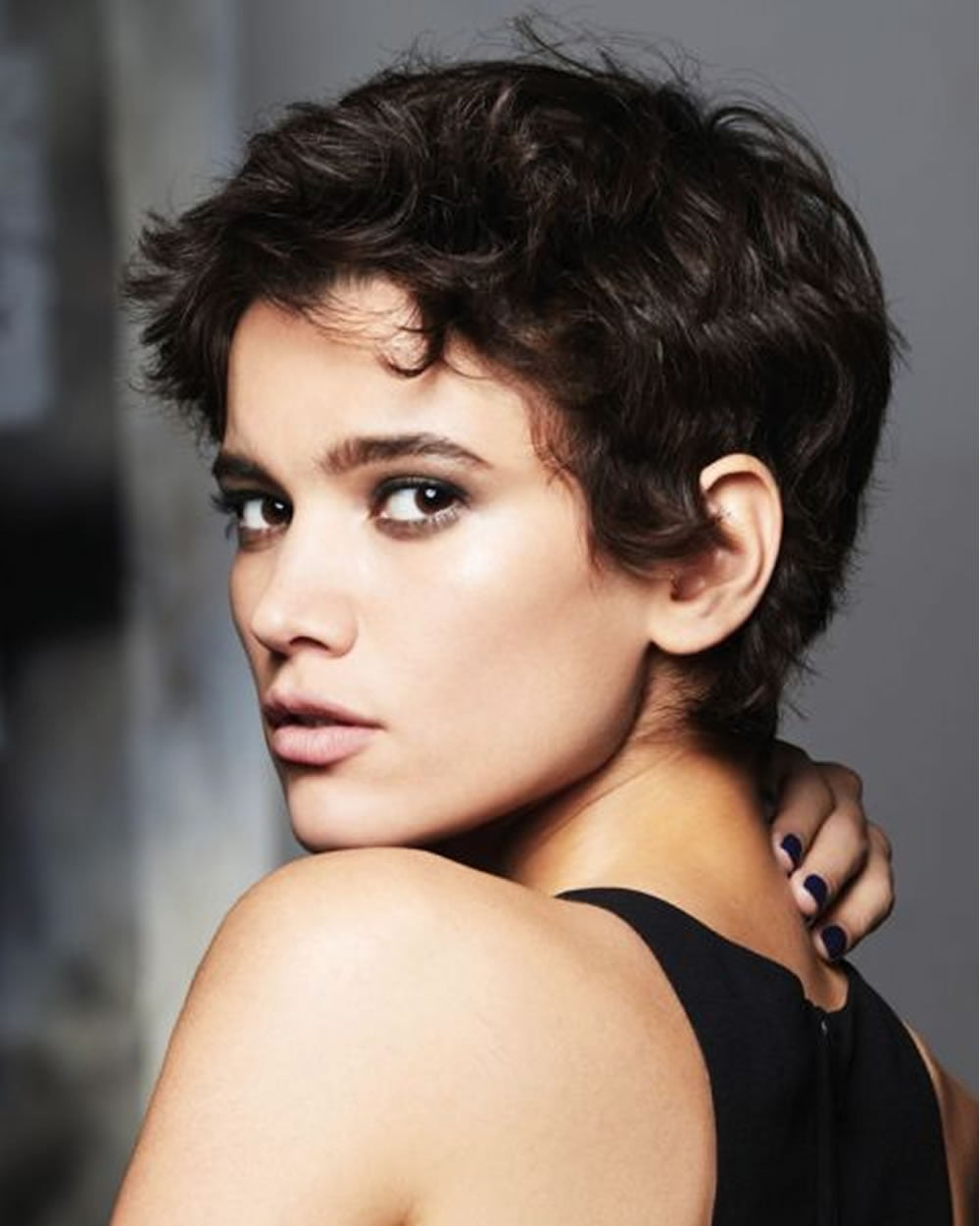 Short Hair Style For Round Face