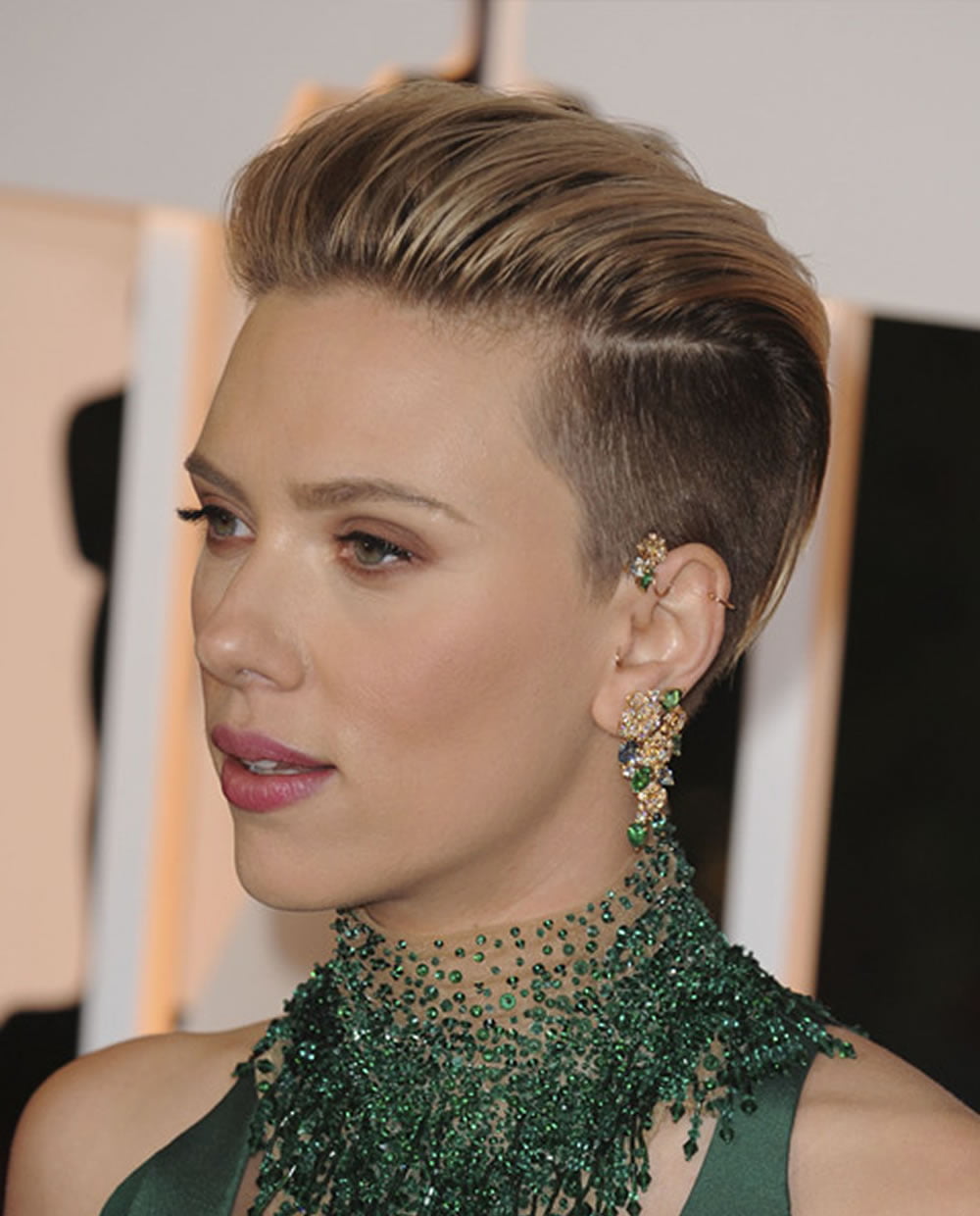 Scarlett Johansson’s Undercut Hairstyles 2018 & Bob + Pixie Hair for Sh...