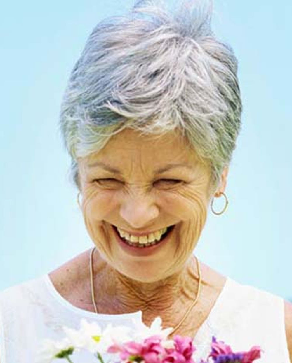 Short Gray Hairstyle Images and Hair Color Ideas for Older Women Over 50 4