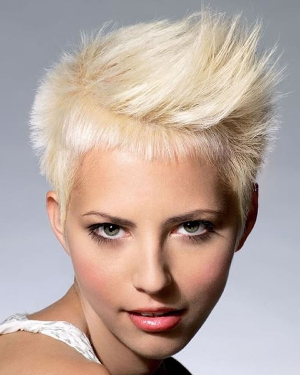25 Trend Ultra Short Hairstyle Ideas & Very Short Pixie Hair Cut Images