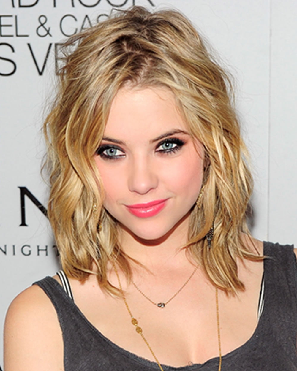 Get Shoulder Length Short Hair Styles Gif