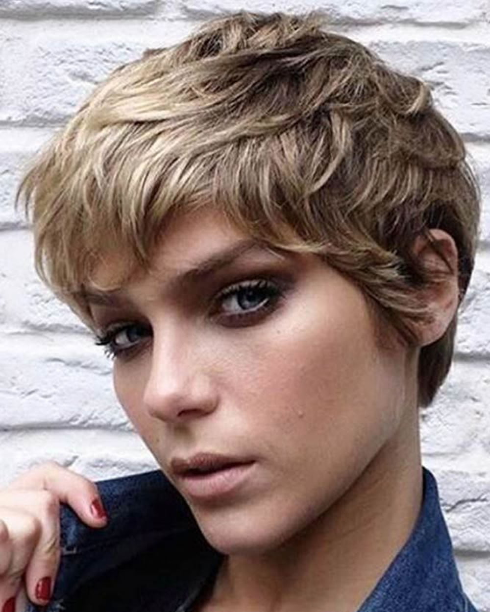 Ultra Short Hairstyles + Pixie Haircuts & Hair Color Ideas for Short