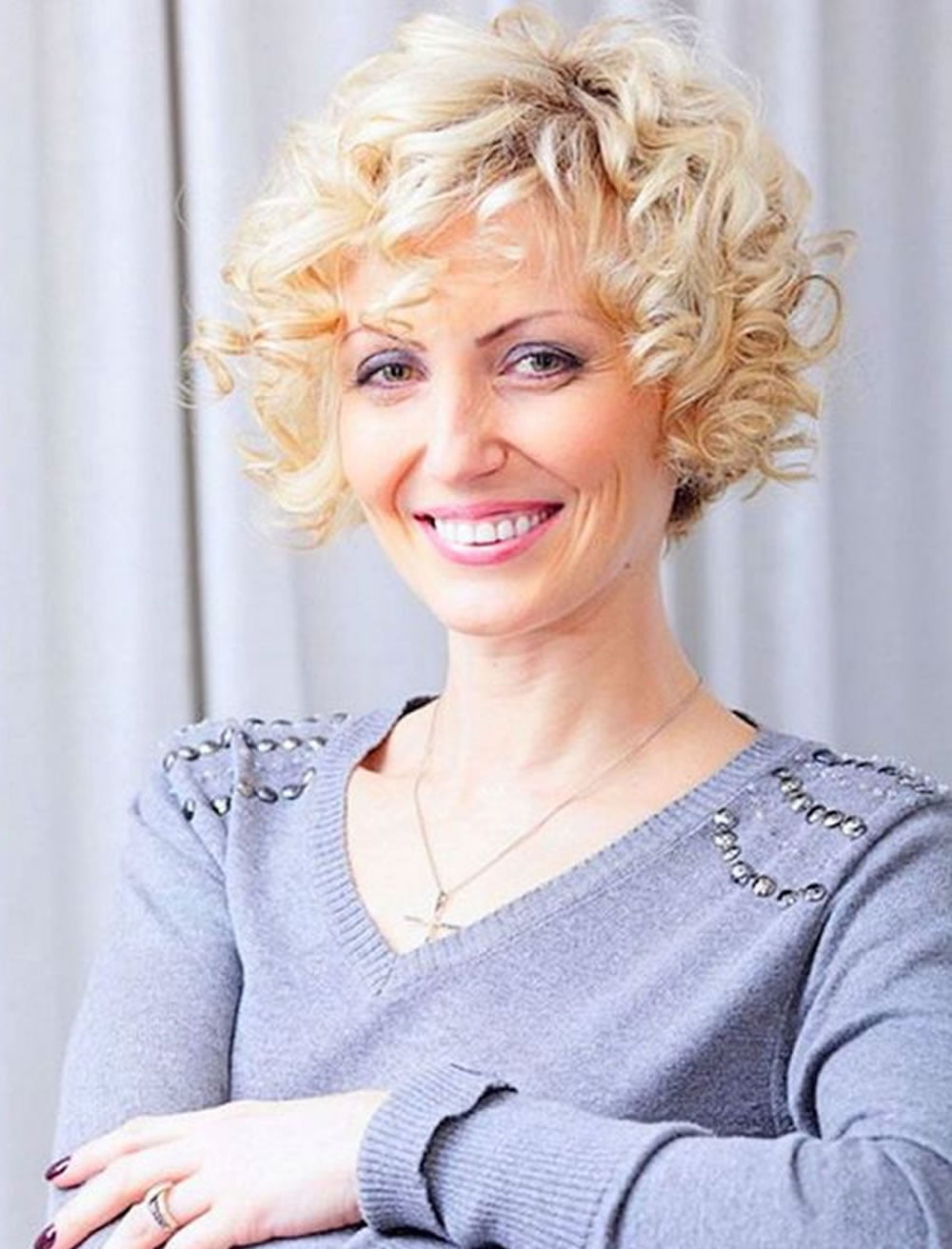 Curly Short Hairstyles for Older Women Over 50 - Best Short Haircuts