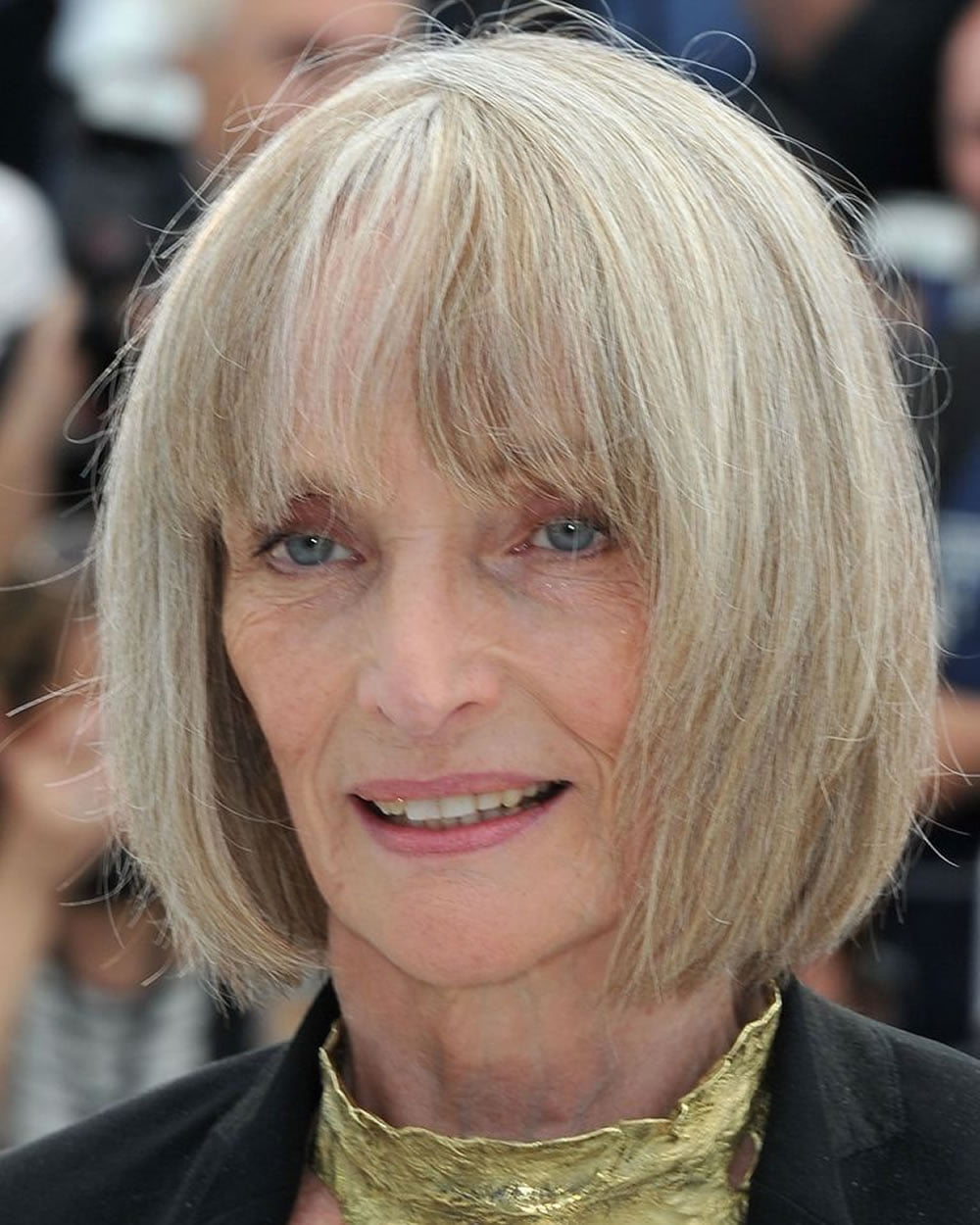 39  What color hair should a 60 year old woman have for Trend in 2022