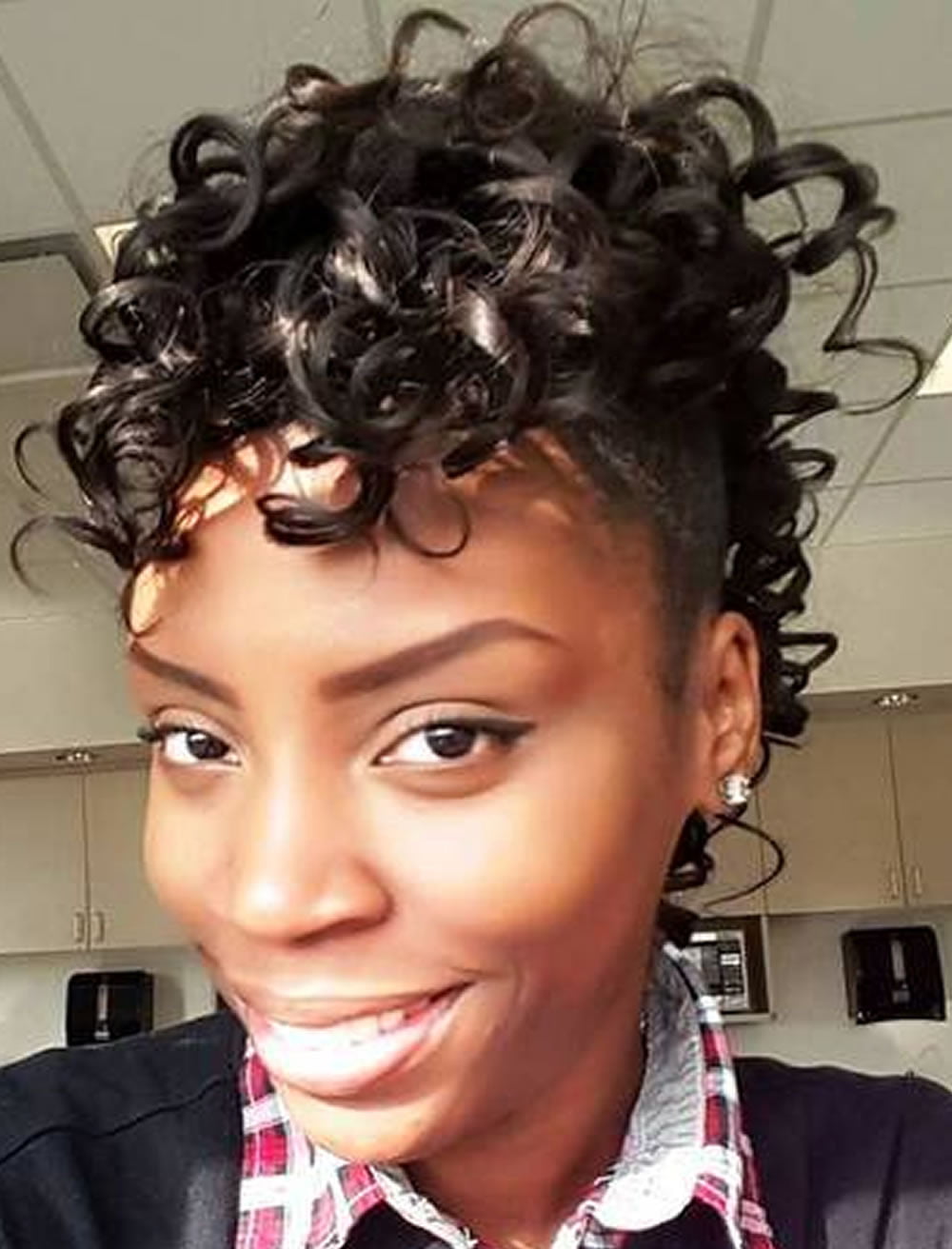 If you're getting tired of your everyday hair or looking to add some edge to your style, then switch it up to a mohawk. Mohawk Hairstyles For Black Women : Mohawk hairstyles for black women in summer 2020-2021 ...