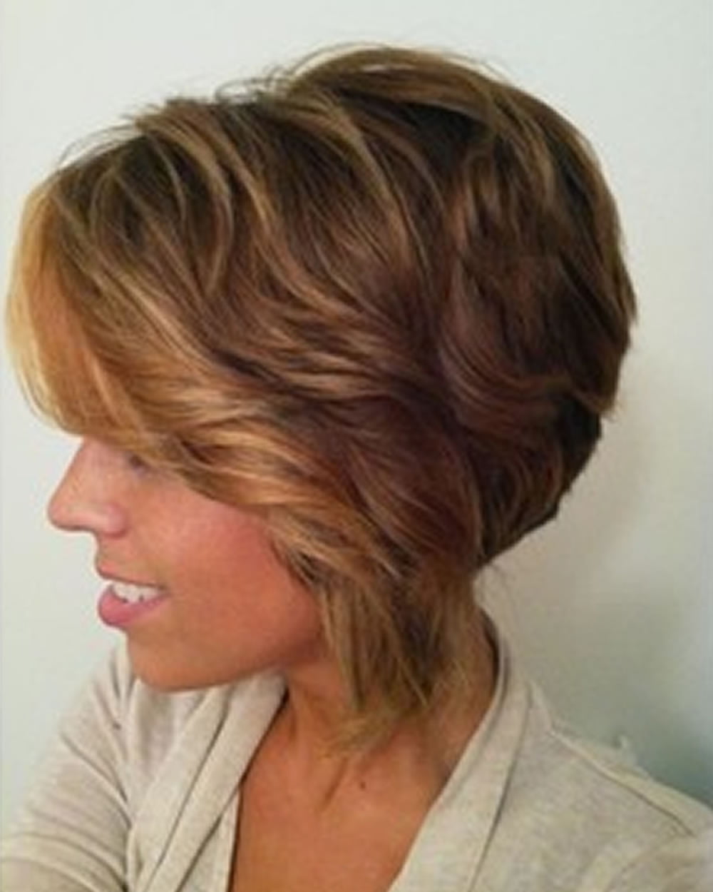 Feminine Short Hairstyles and Very Short Pixie Hair Colors 