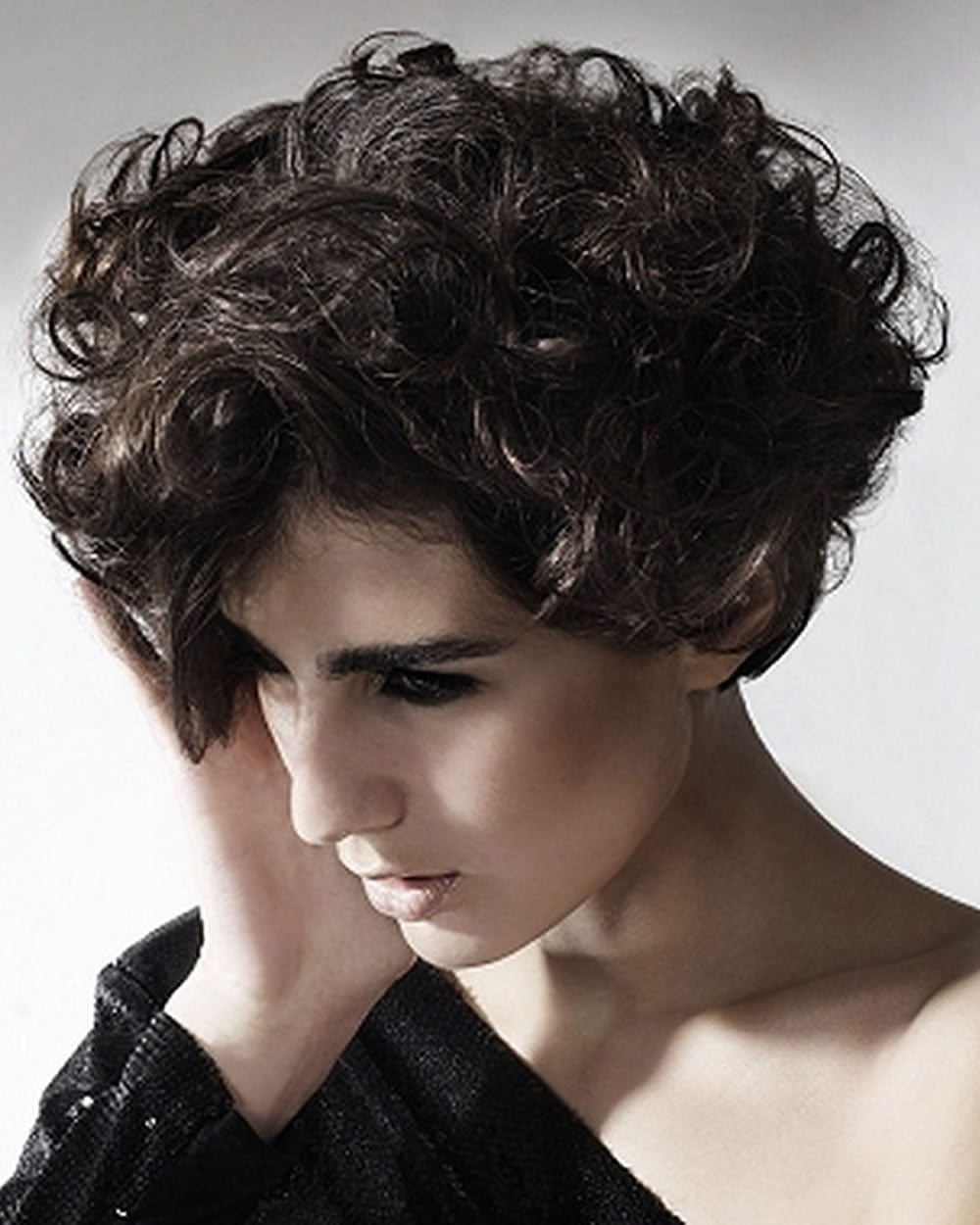 35 Cute Hairstyles For Short Curly Hair Girls EntertainmentMesh
