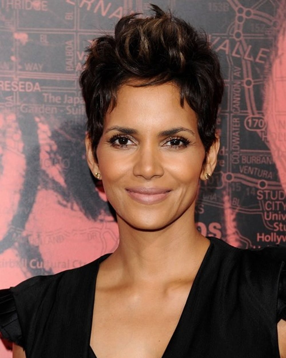 Latest Halle Berry’s short hairstyles (Pixie + Short haircuts) & hair