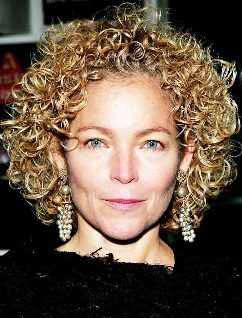 Curly Short Hairstyles for Older Women Over 40,50, 60 ...