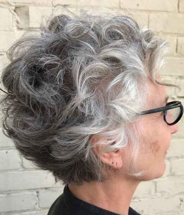 Trendy Short haircuts for women over 60 for 2020; Pixie ...