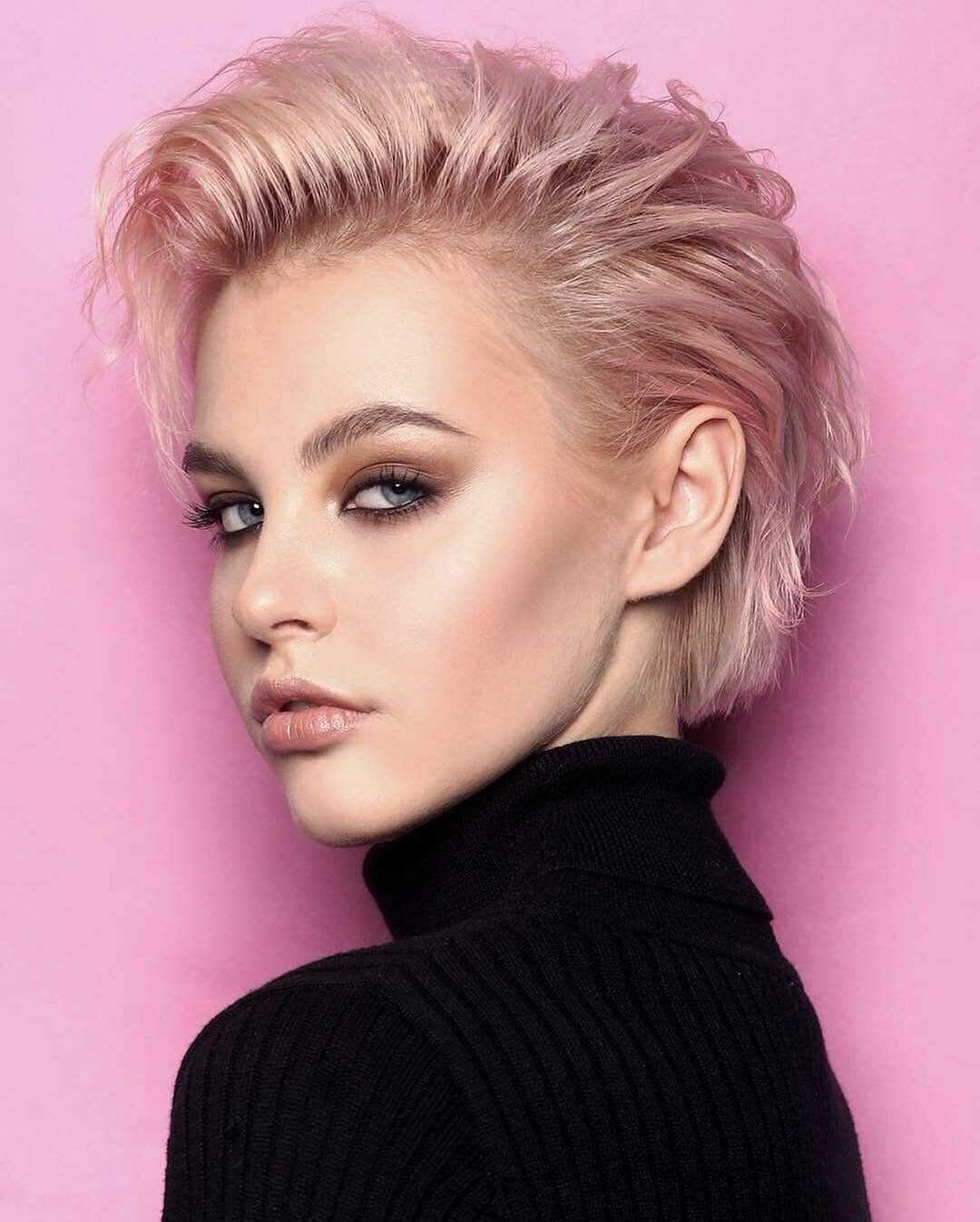 20 Stylish Short Haircuts for Women 2021-2022 - Page 3 of 7