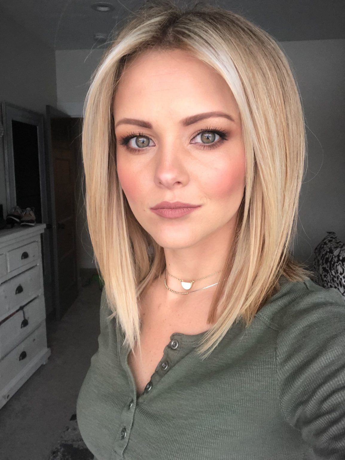 Fashionable haircuts for medium hair 2023: photo gallery of hairstyles