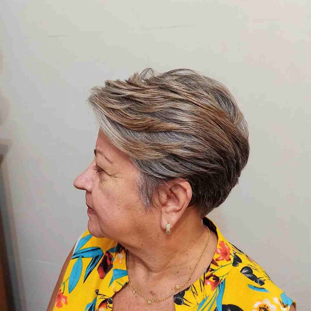 short-graduated-pixie-haircut-with-highlights-for-a-60-year-old