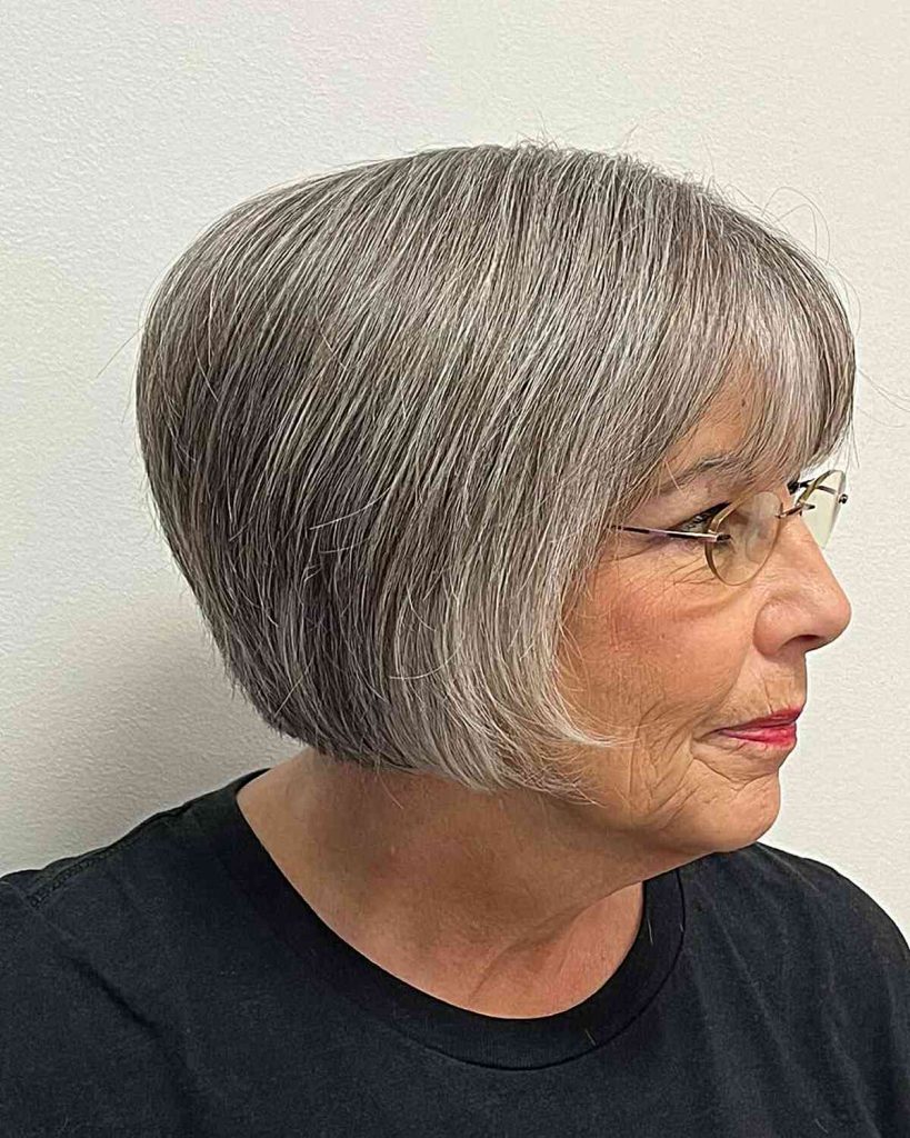 short-great-hairstyle-for-women-over-60-with-glasses