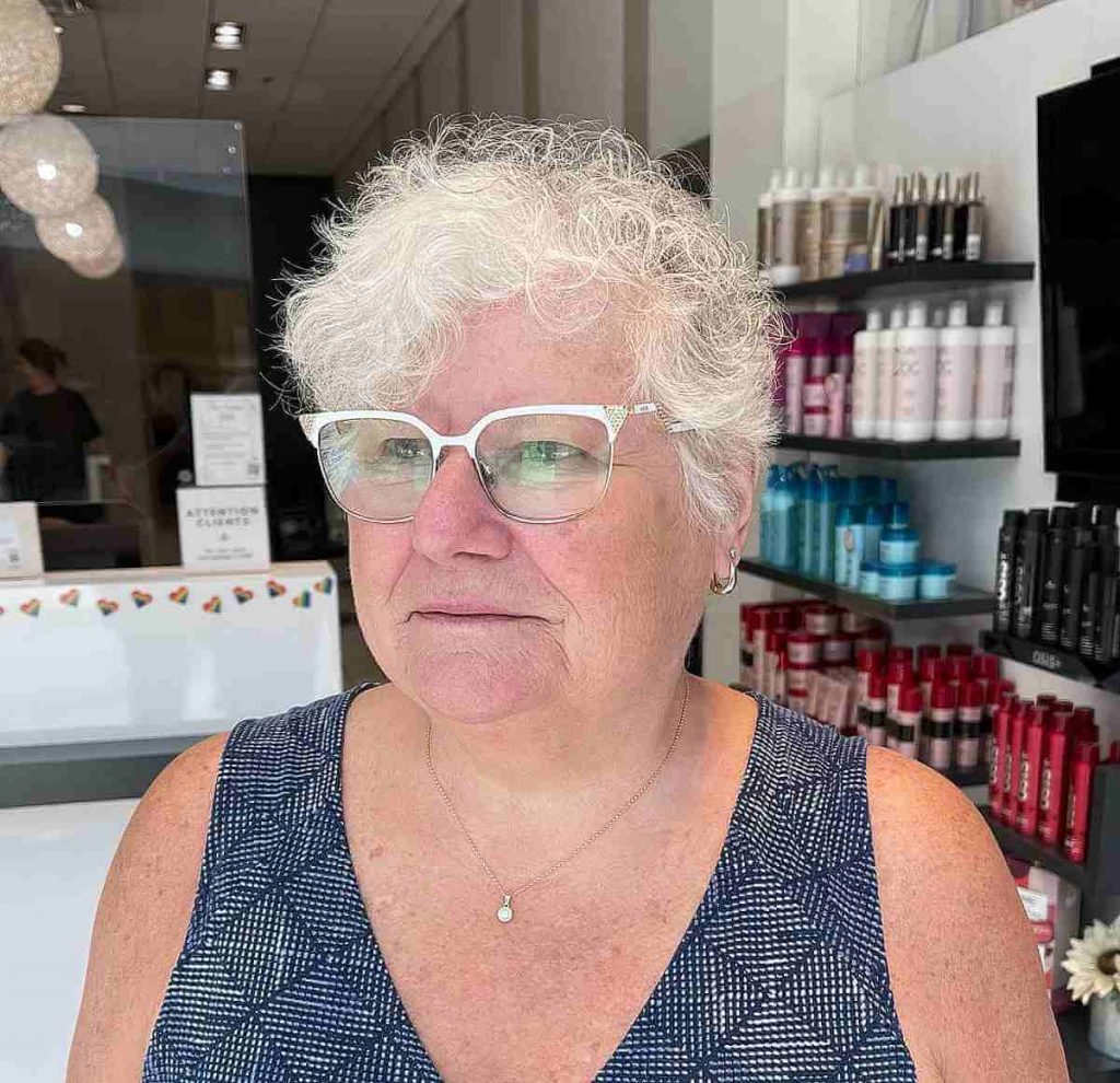 white-pixie-for-naturally-curly-hair-for-a-60-year-old